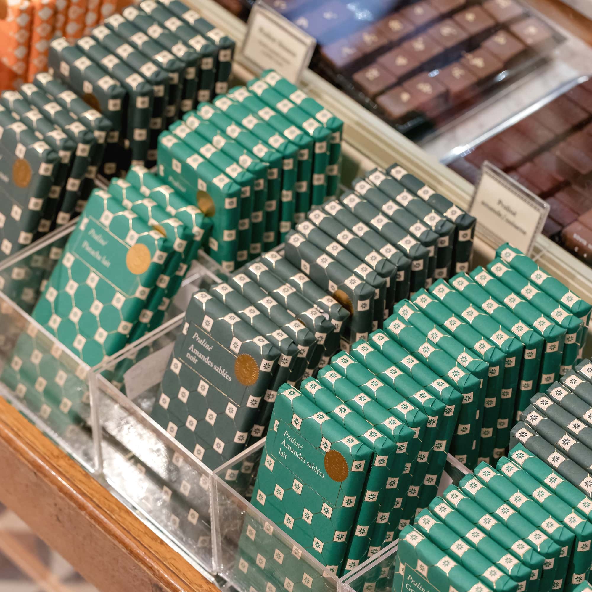 Tablette chocolat praliné amandes sablées lait - Image 4